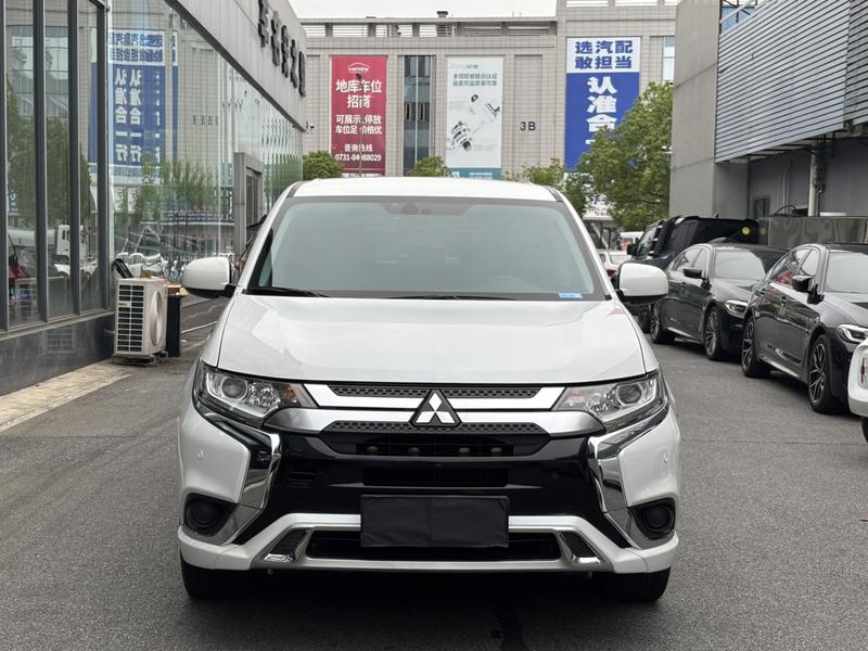Mitsubishi Outlander, 2022 — фото 2 из 11