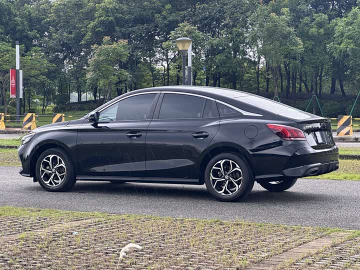 MG Motor 5, 2022 — фото 7 из 9