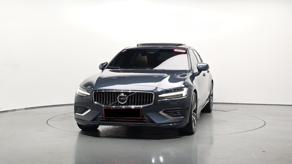 Volvo S60, 2023 — фото 3 из 12