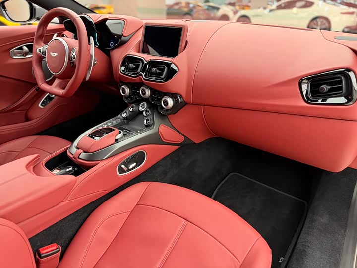 Aston Martin V8 Vantage, 2022 — фото 4 из 9