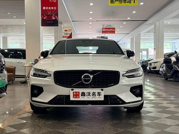 Volvo S60, 2024 — фото 2 из 9