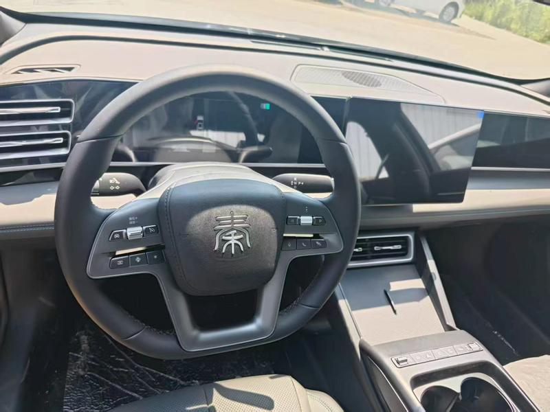 BYD Qin L, 2026 — фото 6 из 9