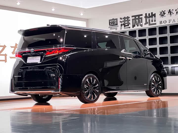 Toyota Vellfire, 2024 — фото 7 из 9