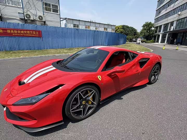 Ferrari F8, 2022 — фото 2 из 5
