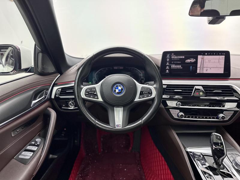 BMW 5 Series Hybrid, 2022 — фото 10 из 12
