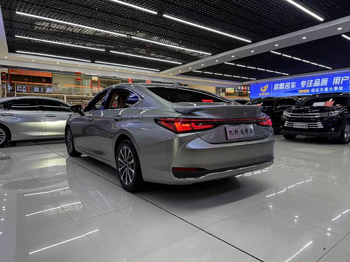 Lexus ES, 2025 — фото 5 из 9