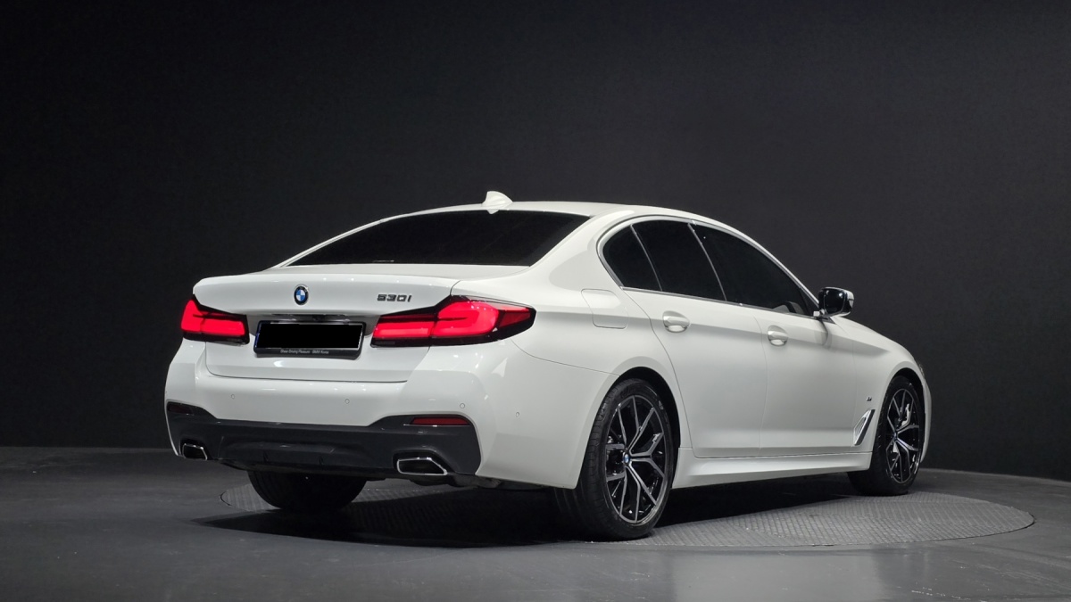 BMW 5 Series, 2023 — фото 2 из 12