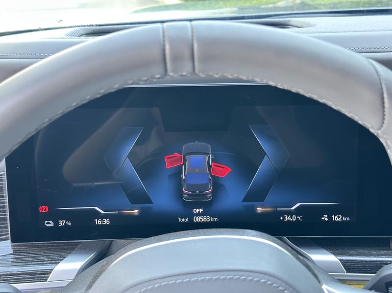 BMW i7, 2025 — фото 8 из 12