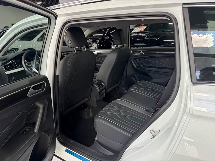 Volkswagen Tiguan L Pro, 2025 — фото 5 из 9