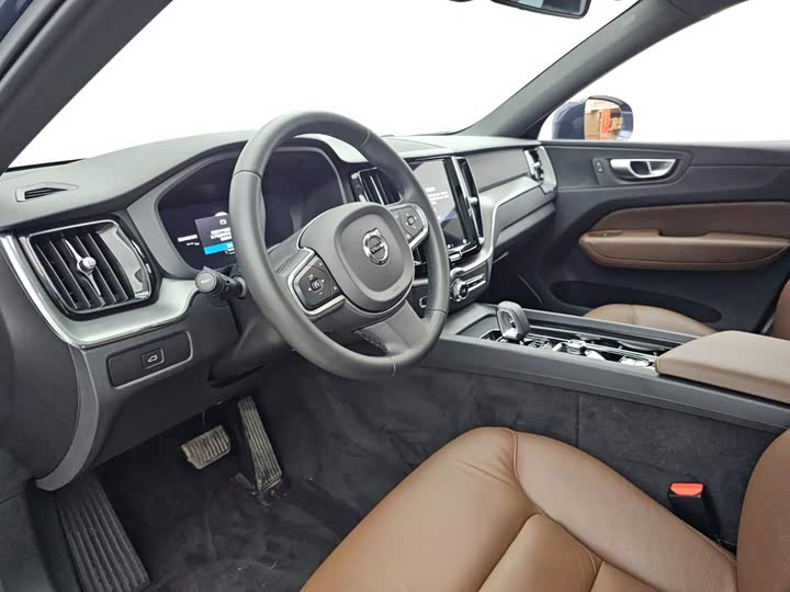 Volvo XC60, 2023 — фото 8 из 9