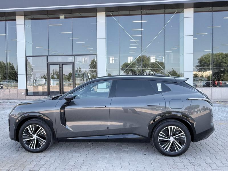 Lynk & Co 08 EM-P Hybrid, 2025 — фото 4 из 12