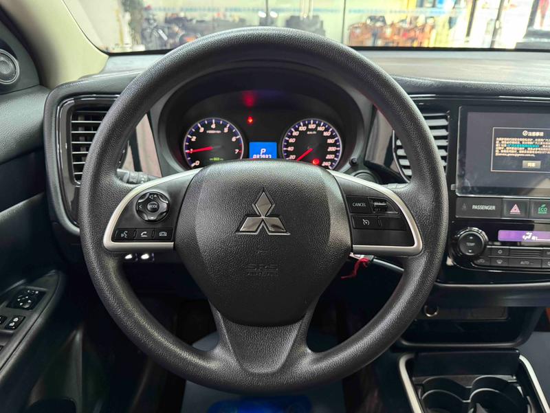 Mitsubishi Outlander, 2021 — фото 10 из 12
