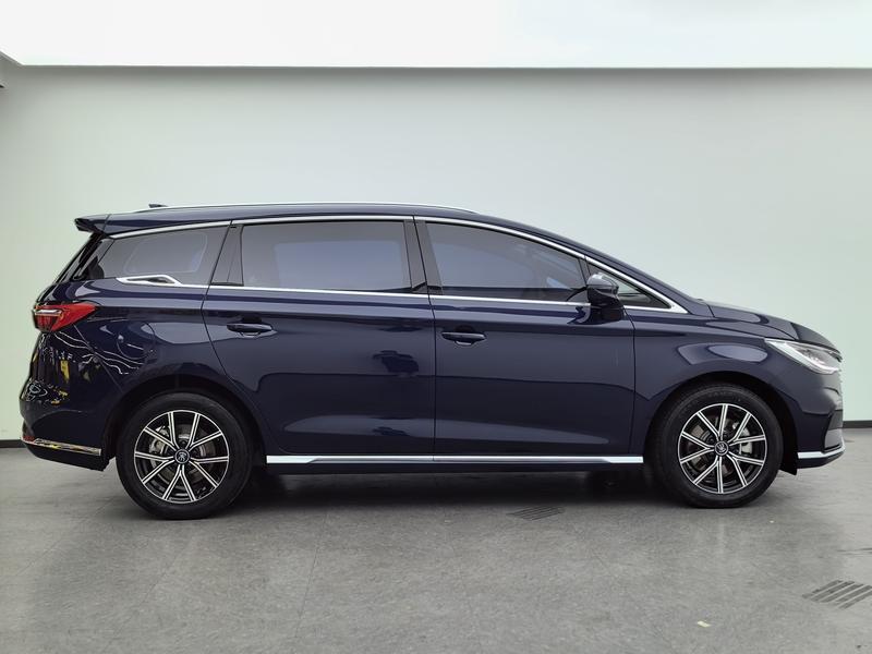 BYD Song Max Hybrid, 2023 — фото 8 из 12