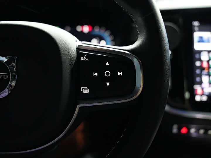 Volvo S60, 2023 — фото 8 из 9