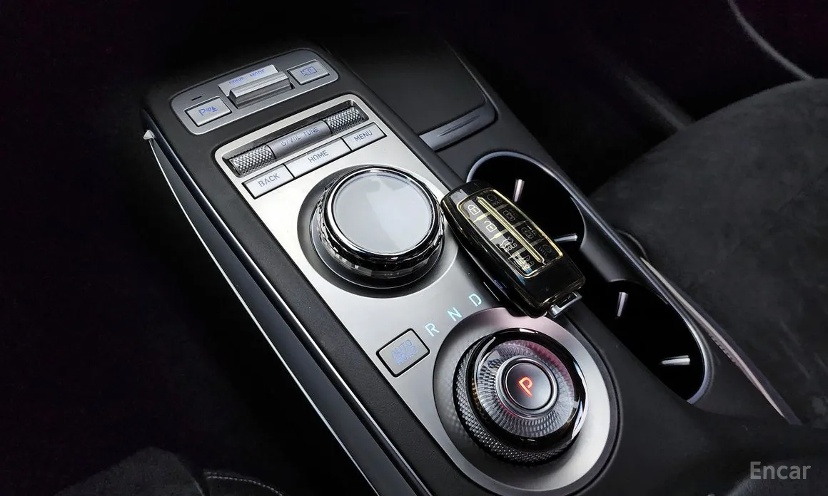 Genesis GV70, 2023 — фото 9 из 12