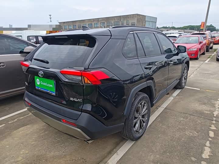 Toyota RAV4, 2023 — фото 7 из 9