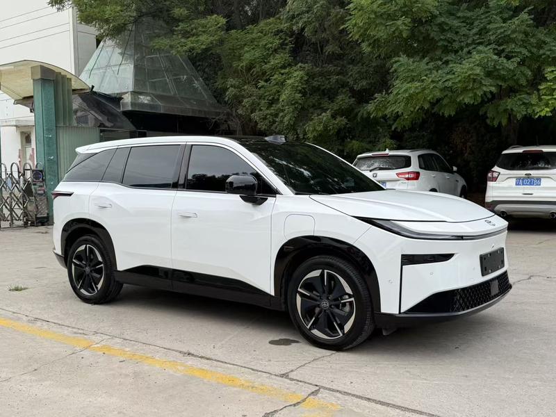 Toyota bZ3X, 2025 — фото 3 из 10