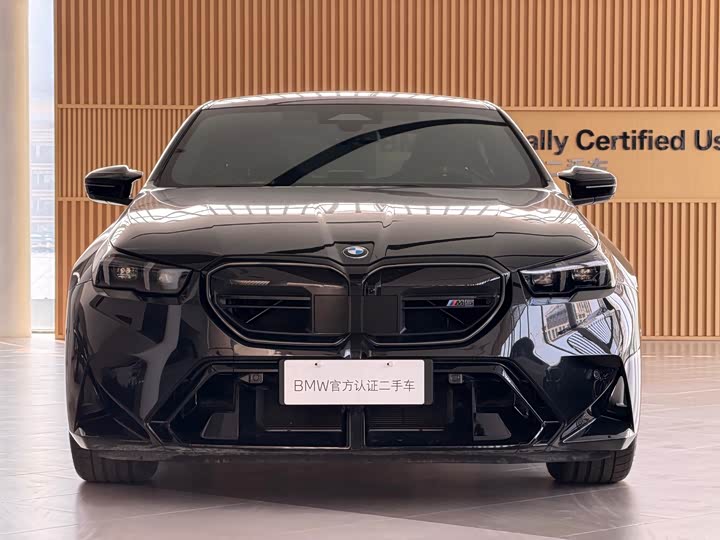 BMW M5 Hybrid, 2025 — фото 6 из 9