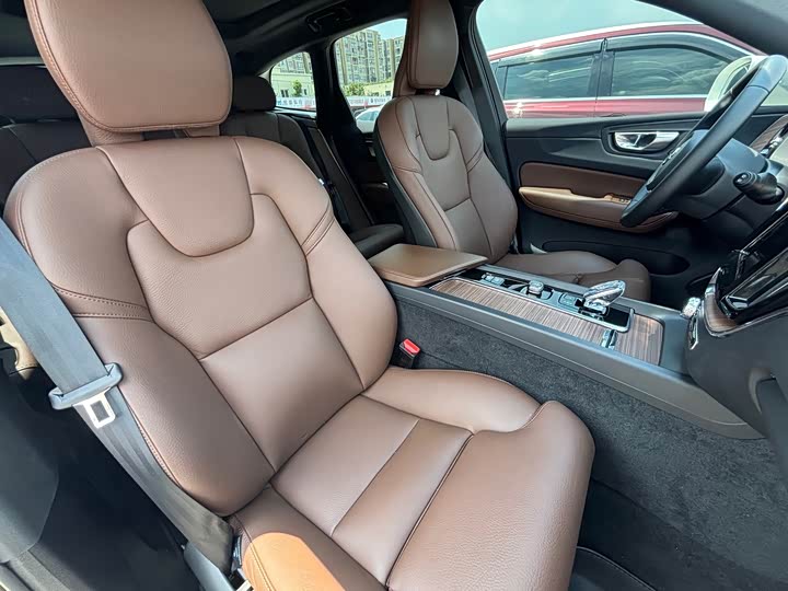 Volvo XC60 Hybrid, 2022 — фото 7 из 9