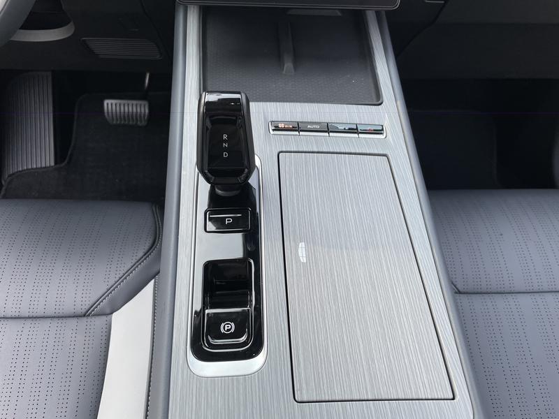 Geely Atlas L, 2025 — фото 12 из 12