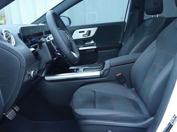 Mercedes-Benz GLA-Class AMG, 2025 — фото 4 из 9