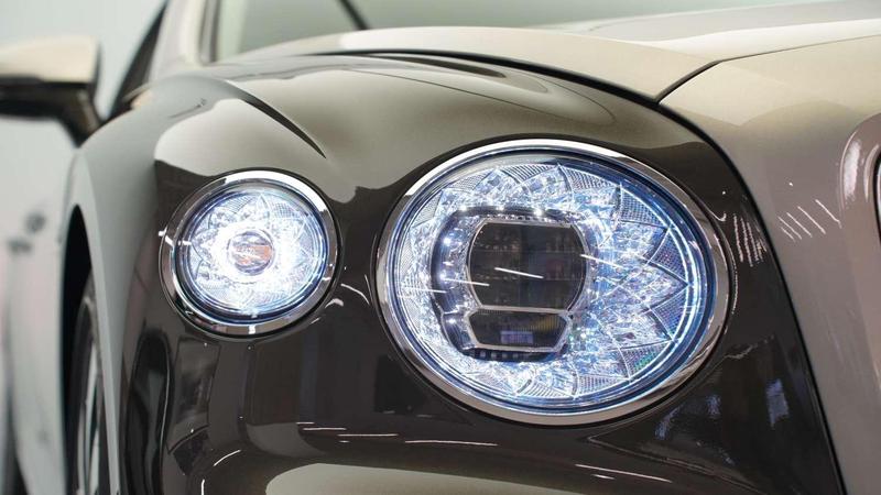 Bentley Flying Spur, 2024 — фото 7 из 12