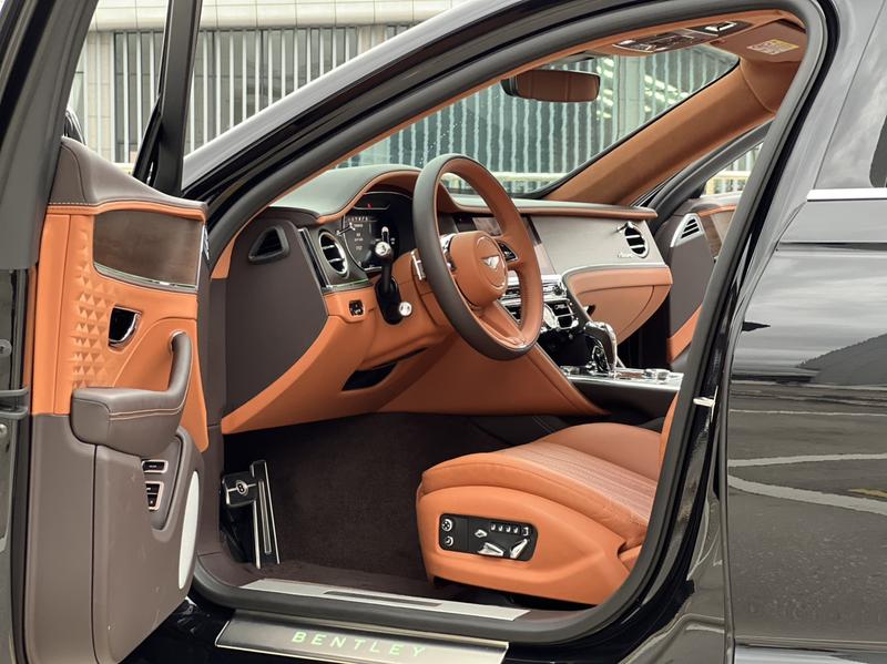 Bentley Flying Spur, 2024 — фото 12 из 12