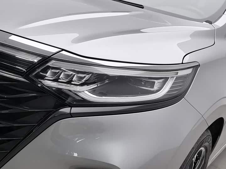 Roewe iMax 8, 2022 — фото 7 из 9