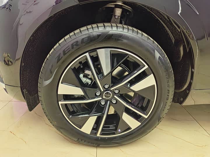 Volvo XC60, 2025 — фото 8 из 9