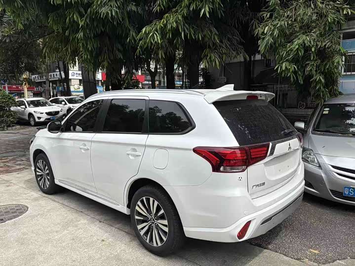 Mitsubishi Outlander, 2022 — фото 4 из 9