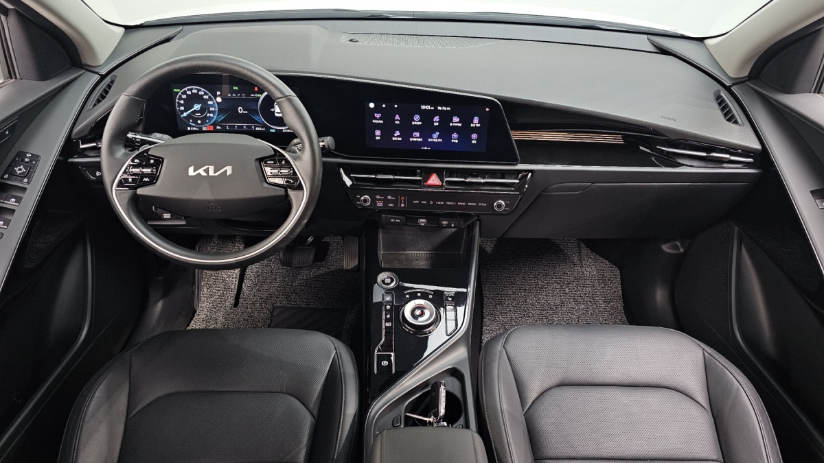 Kia Niro, 2023 — фото 7 из 12