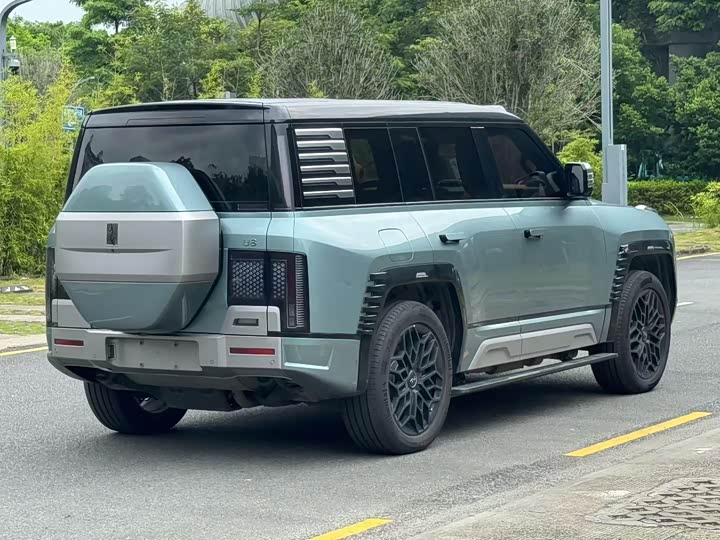 BYD Yangwang U8, 2023 — фото 4 из 9