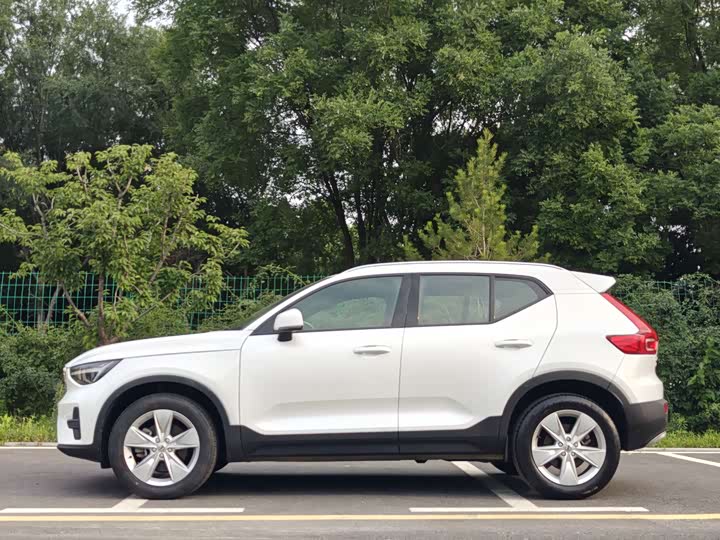 Volvo XC40, 2022 — фото 6 из 9