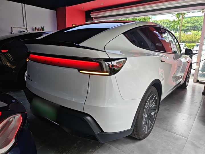 Tesla Model Y, 2025 — фото 7 из 9