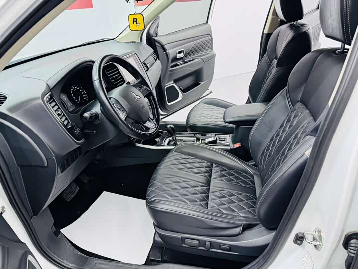 Mitsubishi Outlander, 2021 — фото 4 из 9