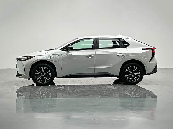 Toyota bZ4X Platinum, 2026 — фото 3 из 9