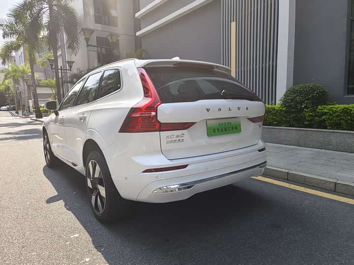 Volvo XC60 Hybrid, 2023 — фото 9 из 9