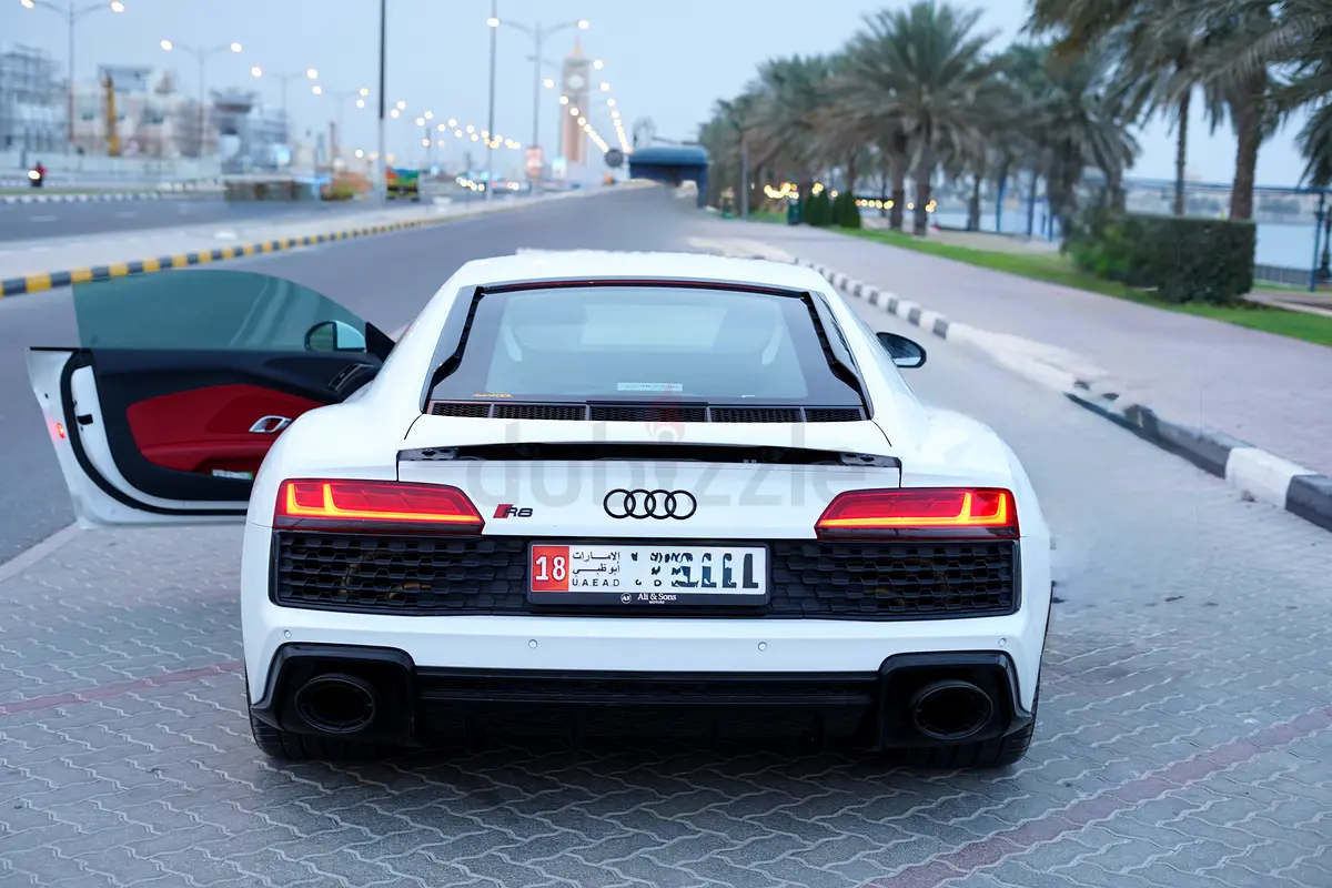 Audi R8, 2023 — фото 2 из 6
