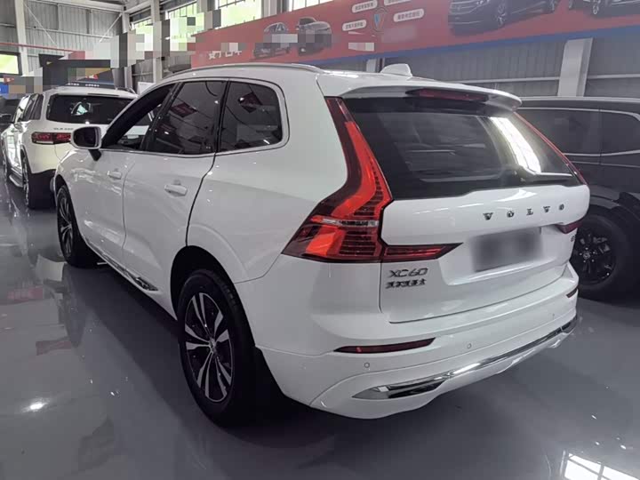 Volvo XC60, 2023 — фото 5 из 9