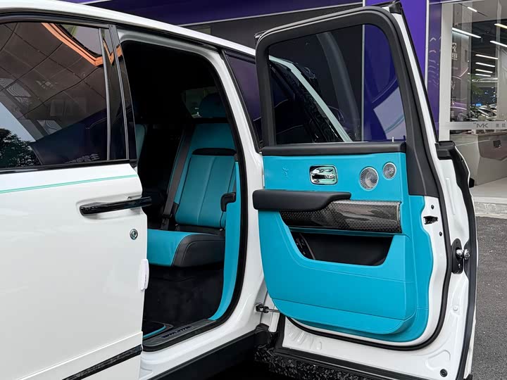 Rolls-Royce Cullinan, 2022 — фото 7 из 9