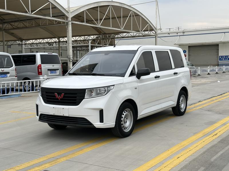 Wuling Hongguang Plus, 2023 — купить в Санкт-Петербурге под ключ