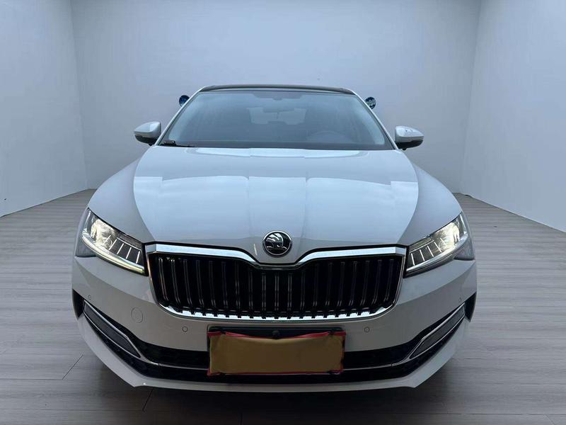 Skoda Superb, 2023 — фото 2 из 12