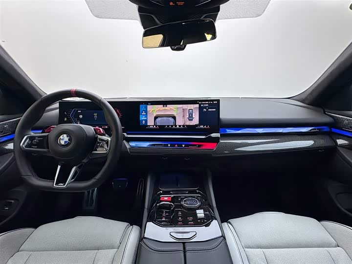 BMW M5 Hybrid, 2025 — фото 7 из 9