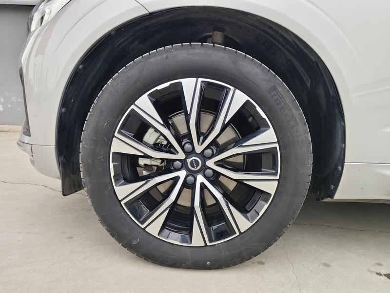 Volvo XC60, 2022 — фото 10 из 12