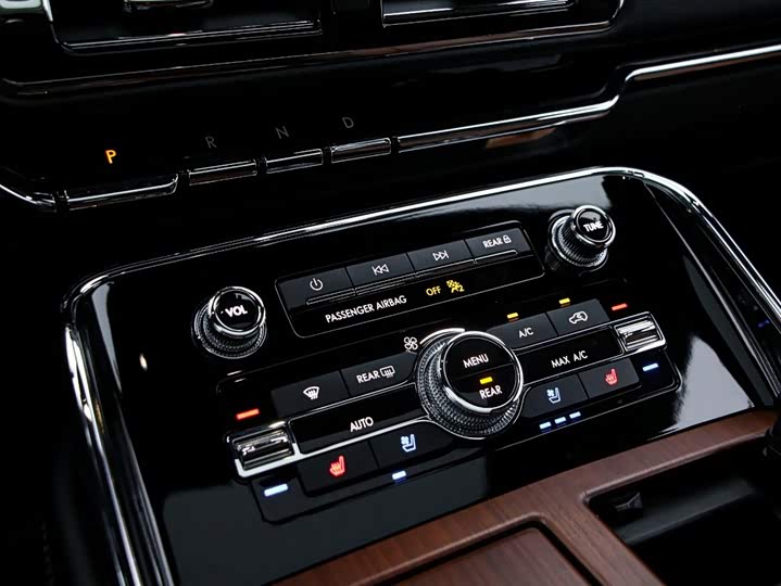 Lincoln Navigator, 2023 — фото 9 из 9