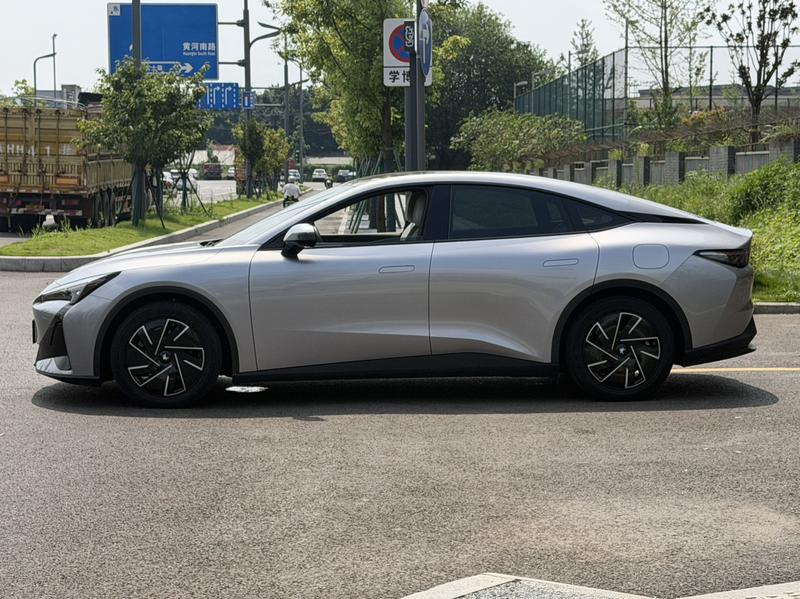 BAIC Arcfox Alpha S5, 2025 — фото 4 из 12