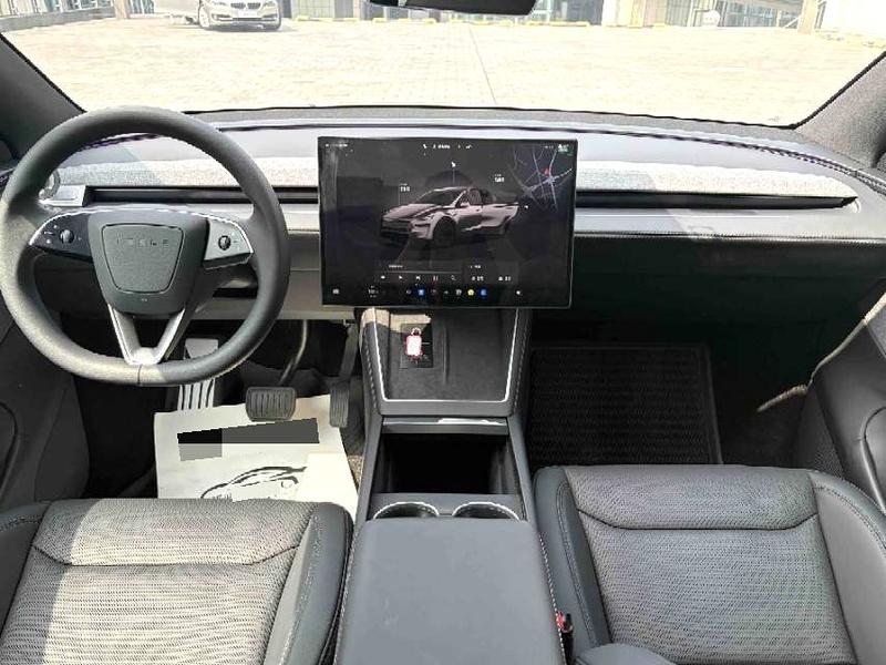 Tesla Model Y, 2025 — фото 7 из 10