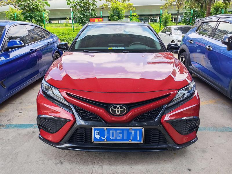 Toyota Camry, 2022 — фото 2 из 8