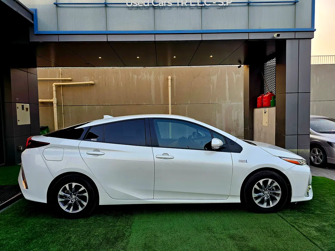 Toyota Prius, 2022 — фото 5 из 10