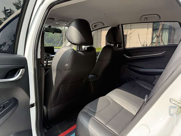 Geely Geometry EX3, 2022 — фото 6 из 9